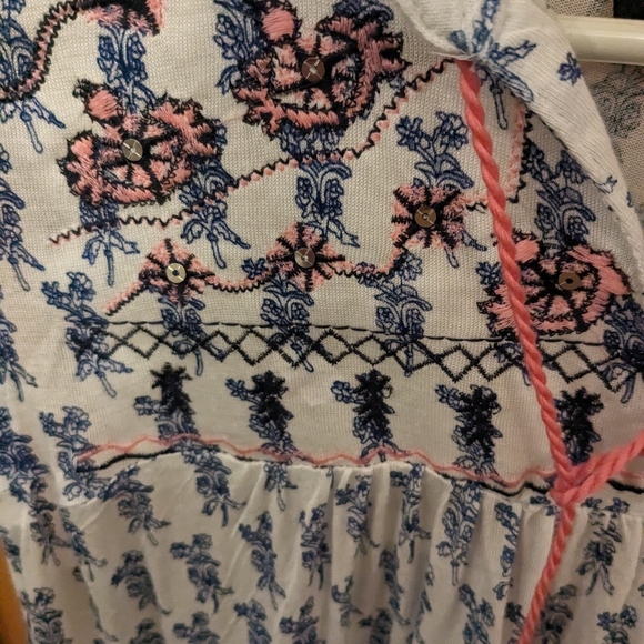 Peasant style sleeveless top - Picture 4 of 4